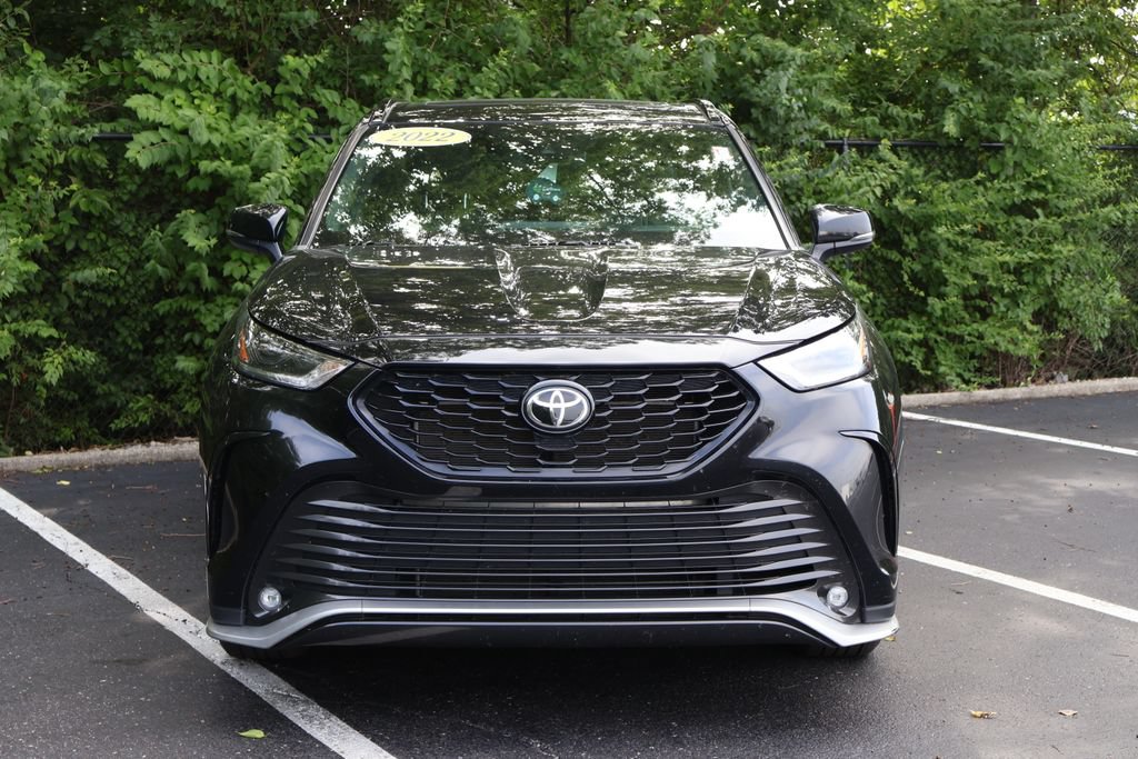 Used 2022 Toyota Highlander XSE FWD image 2