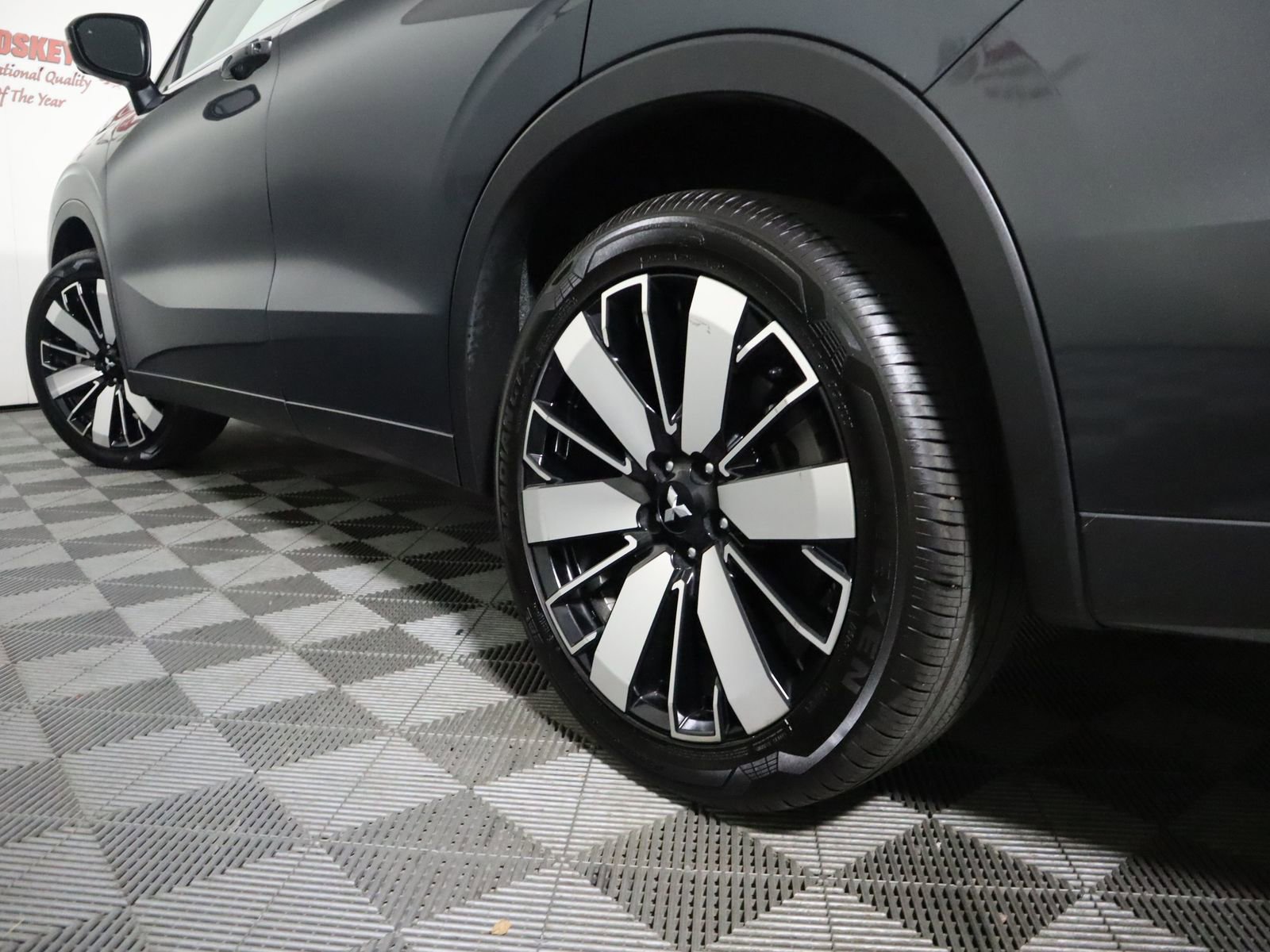 Used 2025 Mitsubishi Outlander AWD image 13