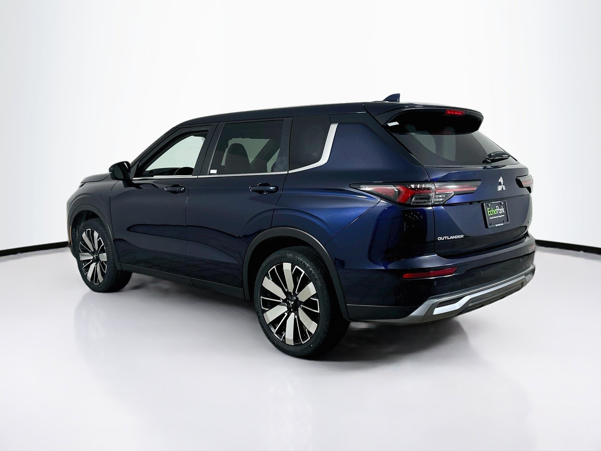Used 2025 Mitsubishi Outlander SE AWD/4WD image 5