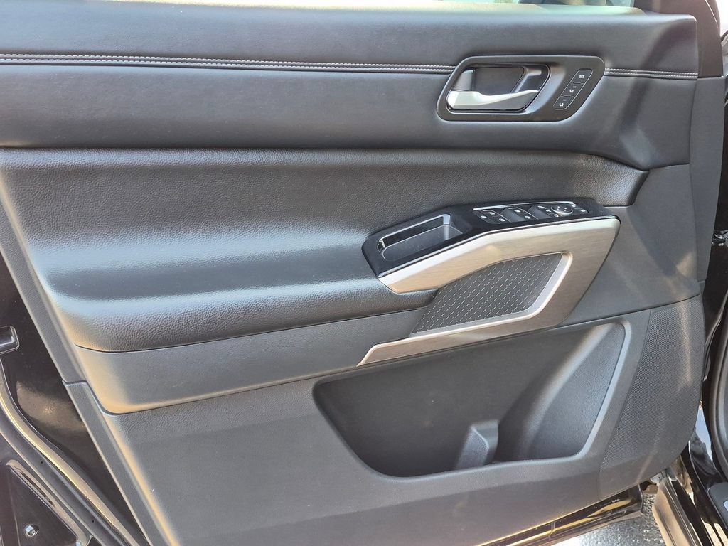 Used 2023 Nissan Pathfinder Platinum AWD/4WD image 13