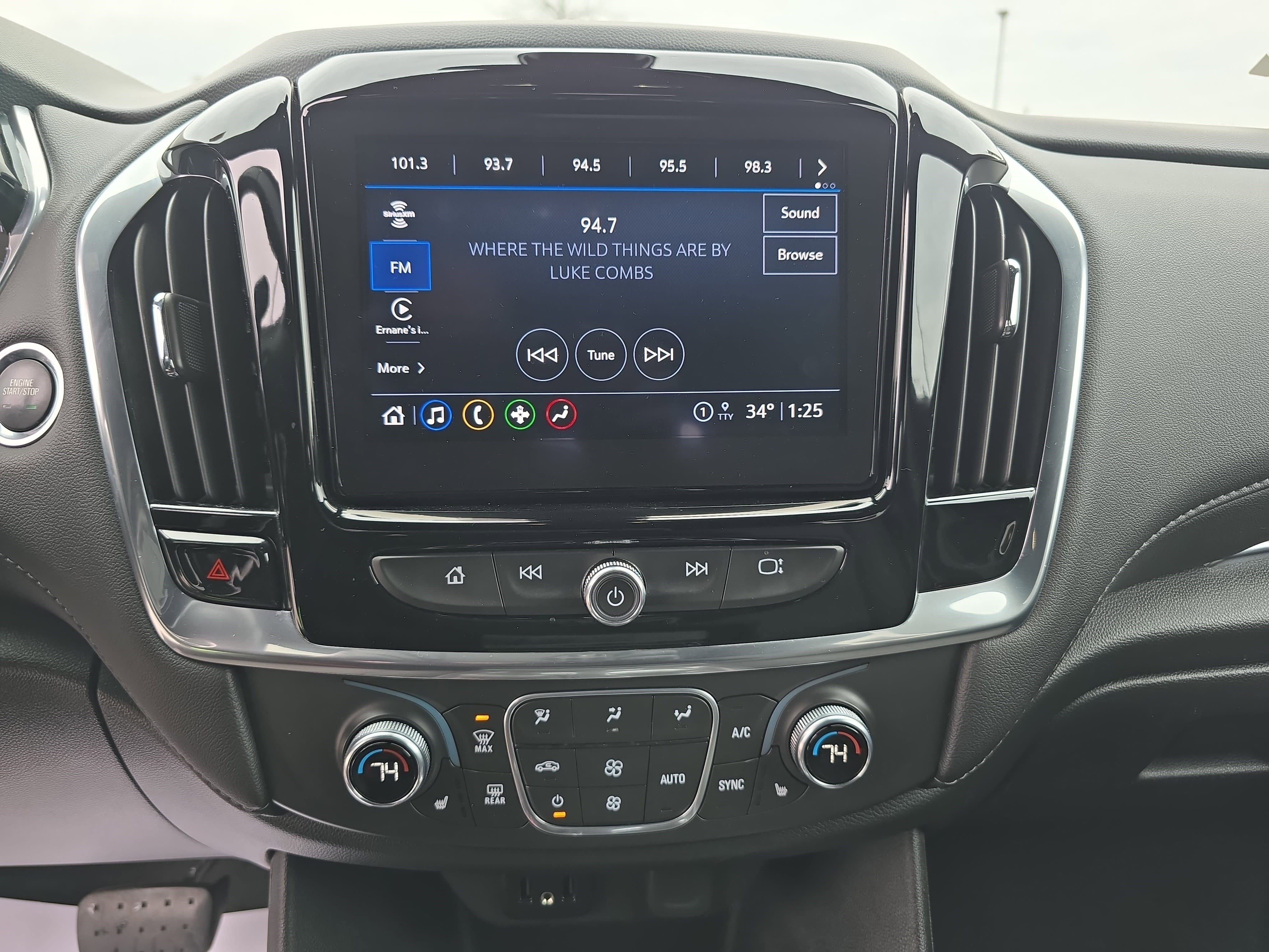 Used 2022 Chevrolet Traverse LT image 20