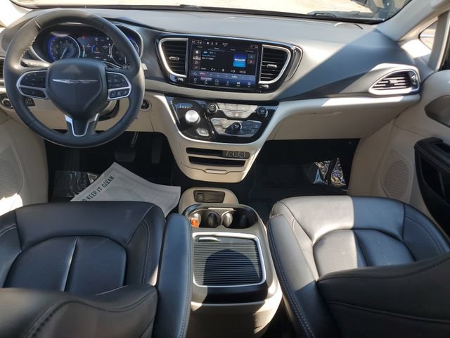 Certified 2023 Chrysler Pacifica Touring-L FWD image 16