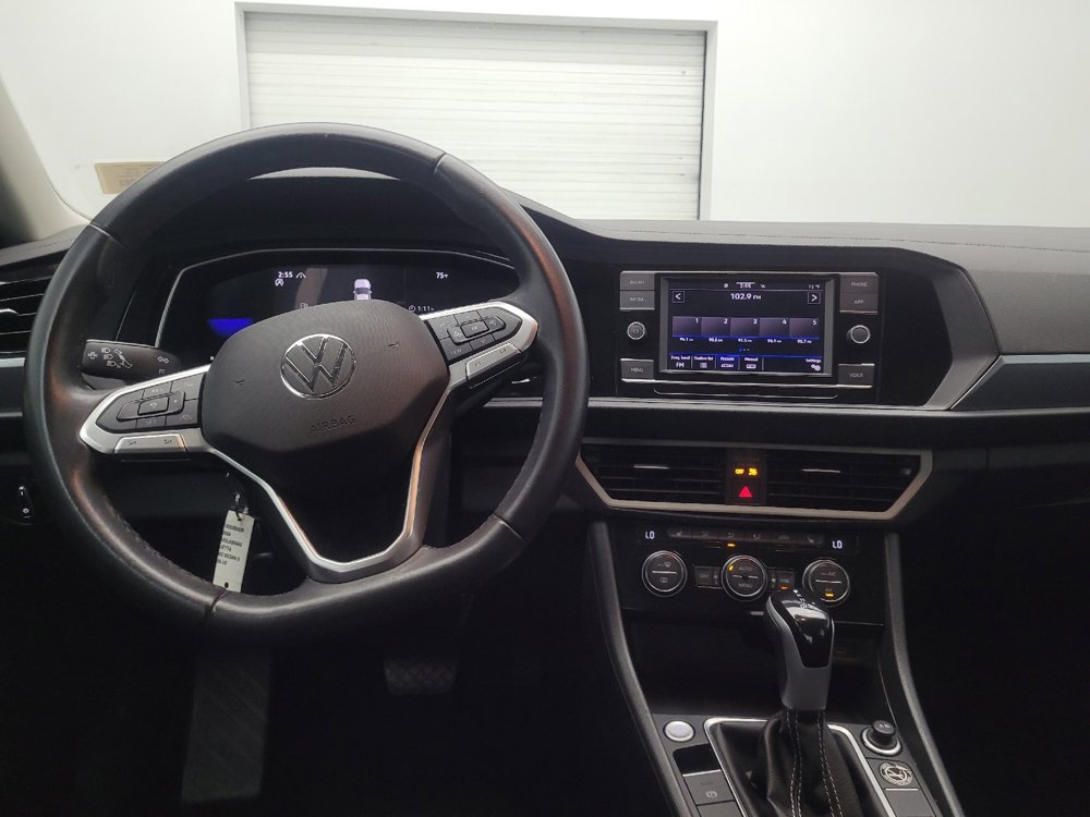 Used 2024 Volkswagen Jetta SE image 22