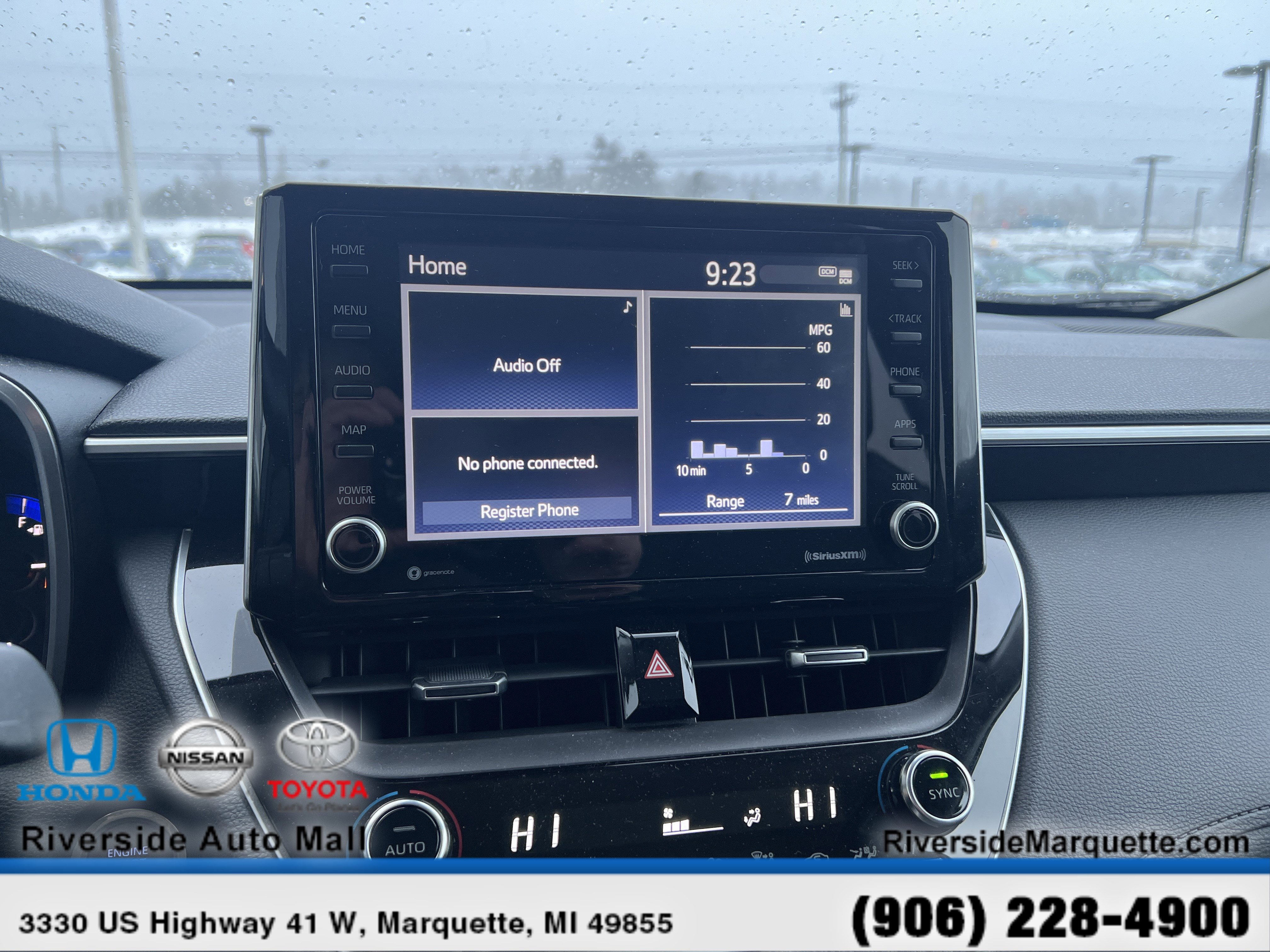 Used 2022 Toyota Corolla Cross XLE image 17