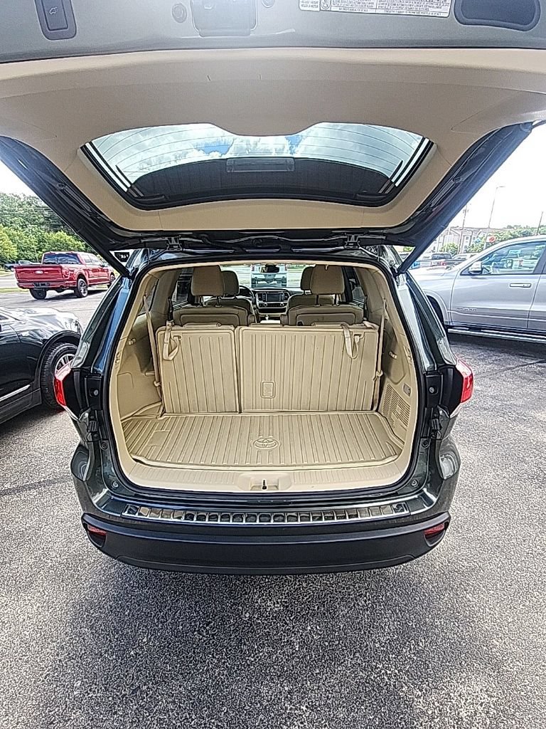 Used 2018 Toyota Highlander XLE AWD/4WD image 10