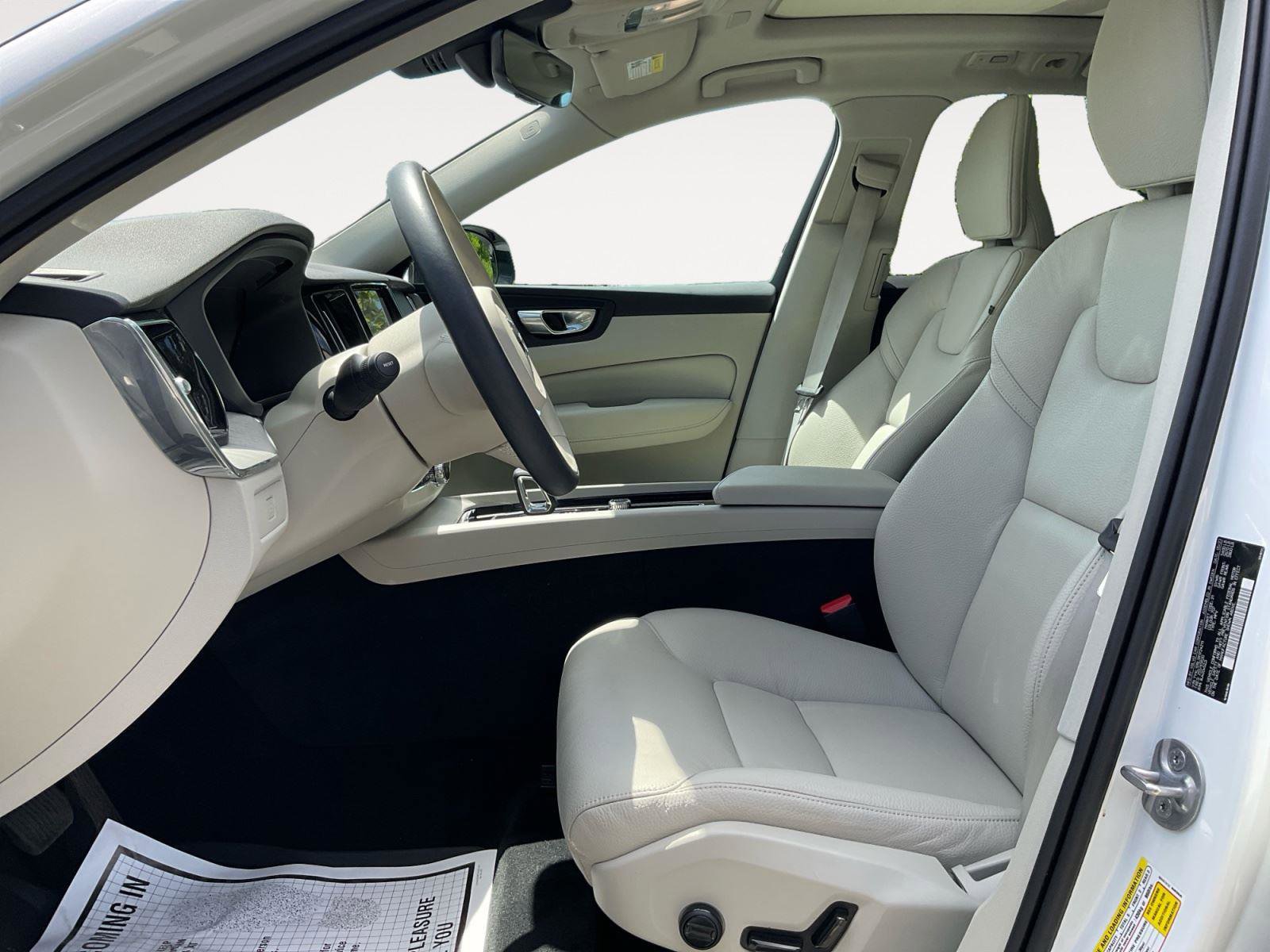 Used 2024 Volvo XC60 B5 Plus w/ Protection Package Premier AWD/4WD image 9