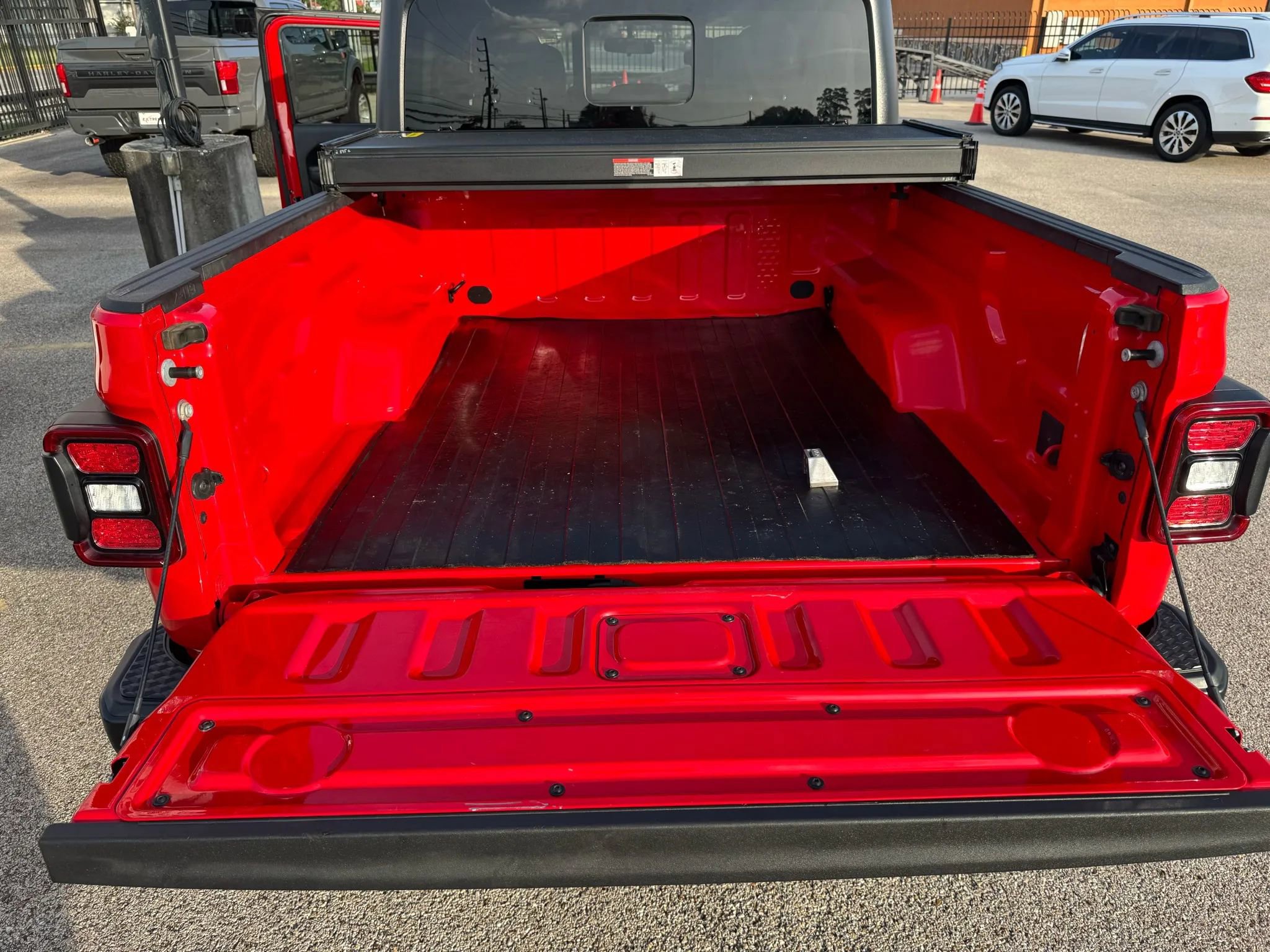 Used 2021 Jeep Gladiator Sport image 20