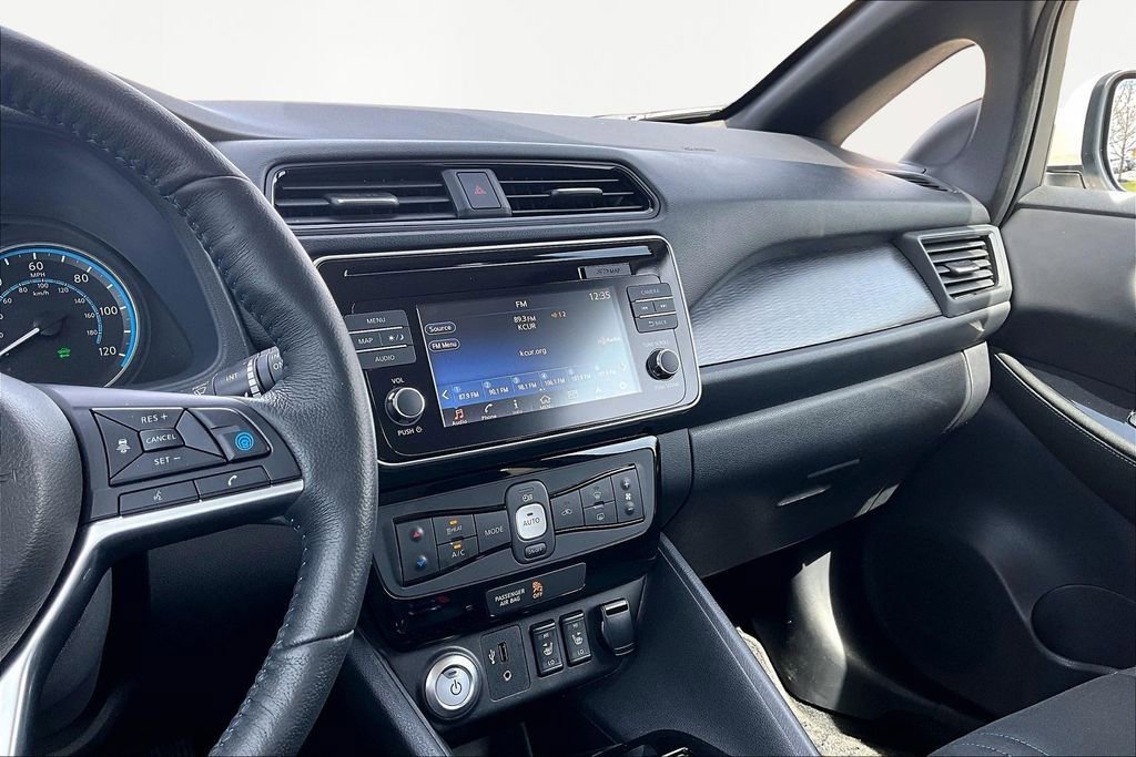 Used 2019 Nissan Leaf SV w/ SV Technology Package FWD image 6