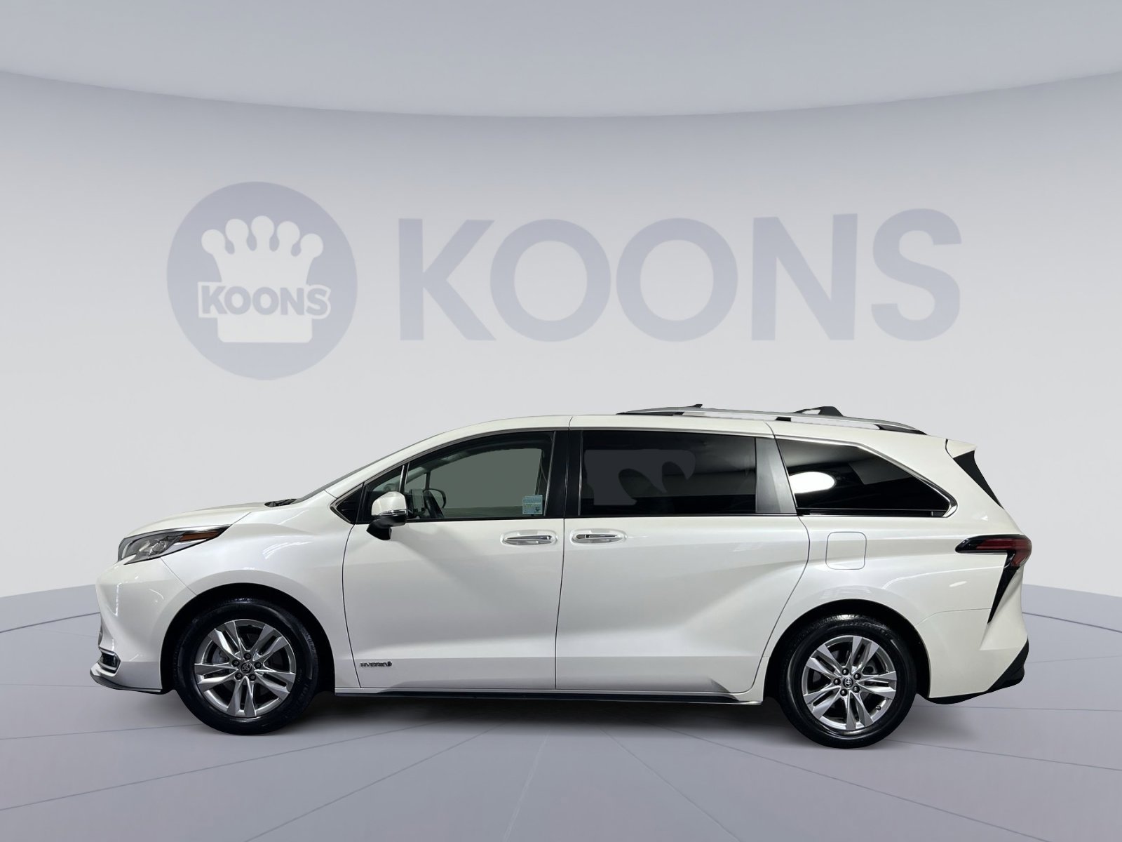 Used 2021 Toyota Sienna Limited FWD image 7