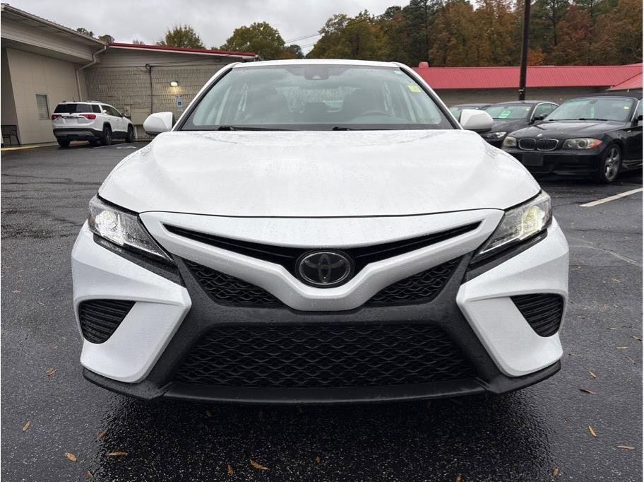 Used 2020 Toyota Camry SE image 2