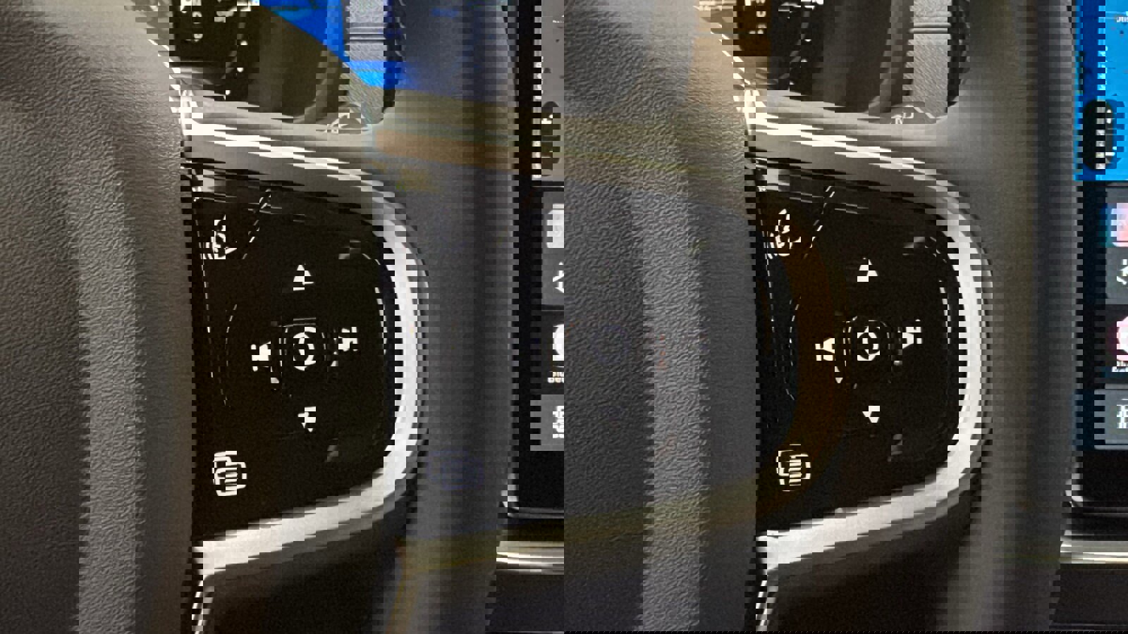 New 2026 Volvo XC90 T8 Plus w/ Protection Package Premier image 14