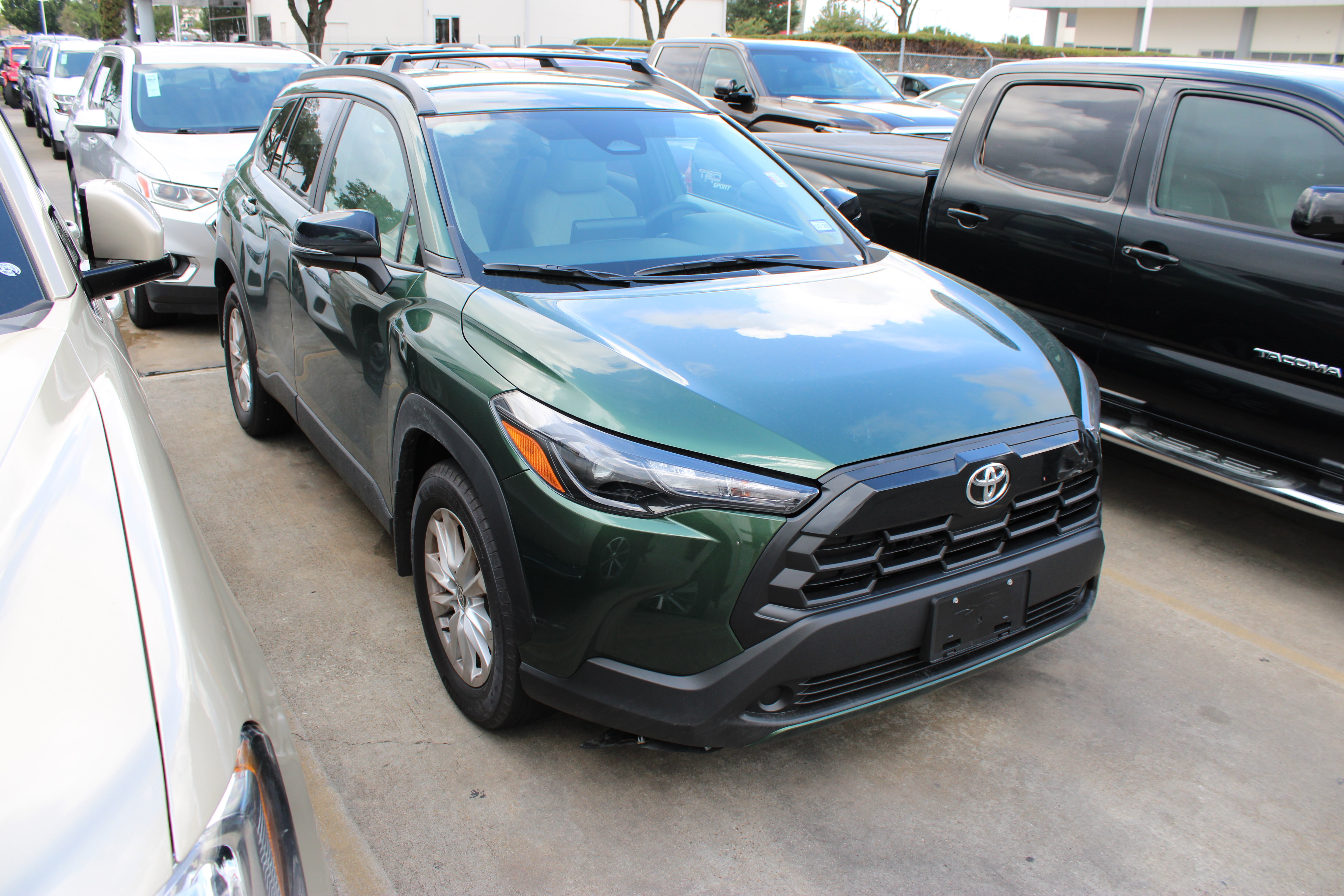 Used 2026 Toyota Corolla Cross LE FWD image 2