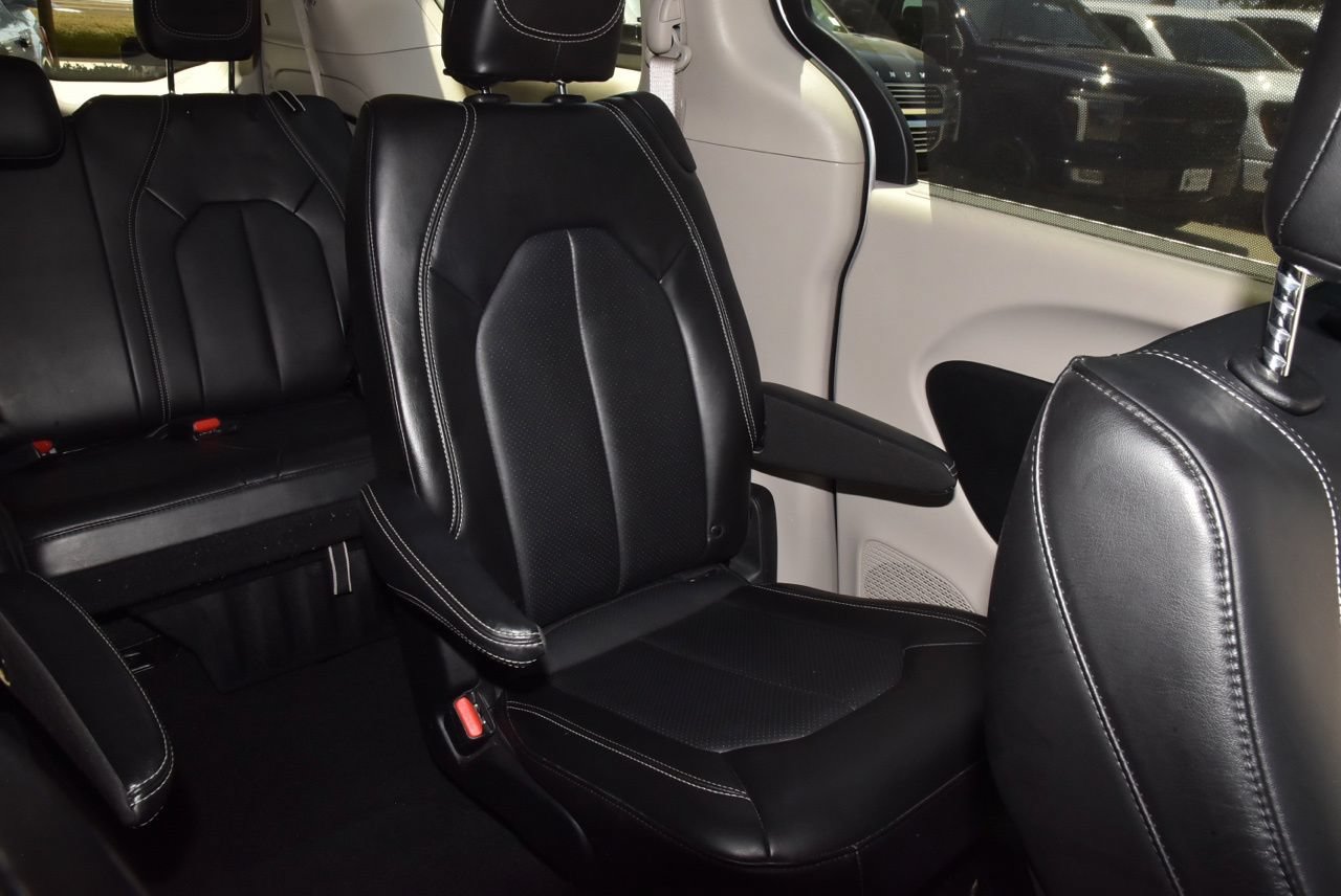 Used 2024 Chrysler Pacifica Touring-L FWD image 23