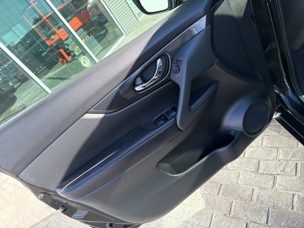 Used 2016 Nissan Rogue SL w/ SL Premium Package image 11