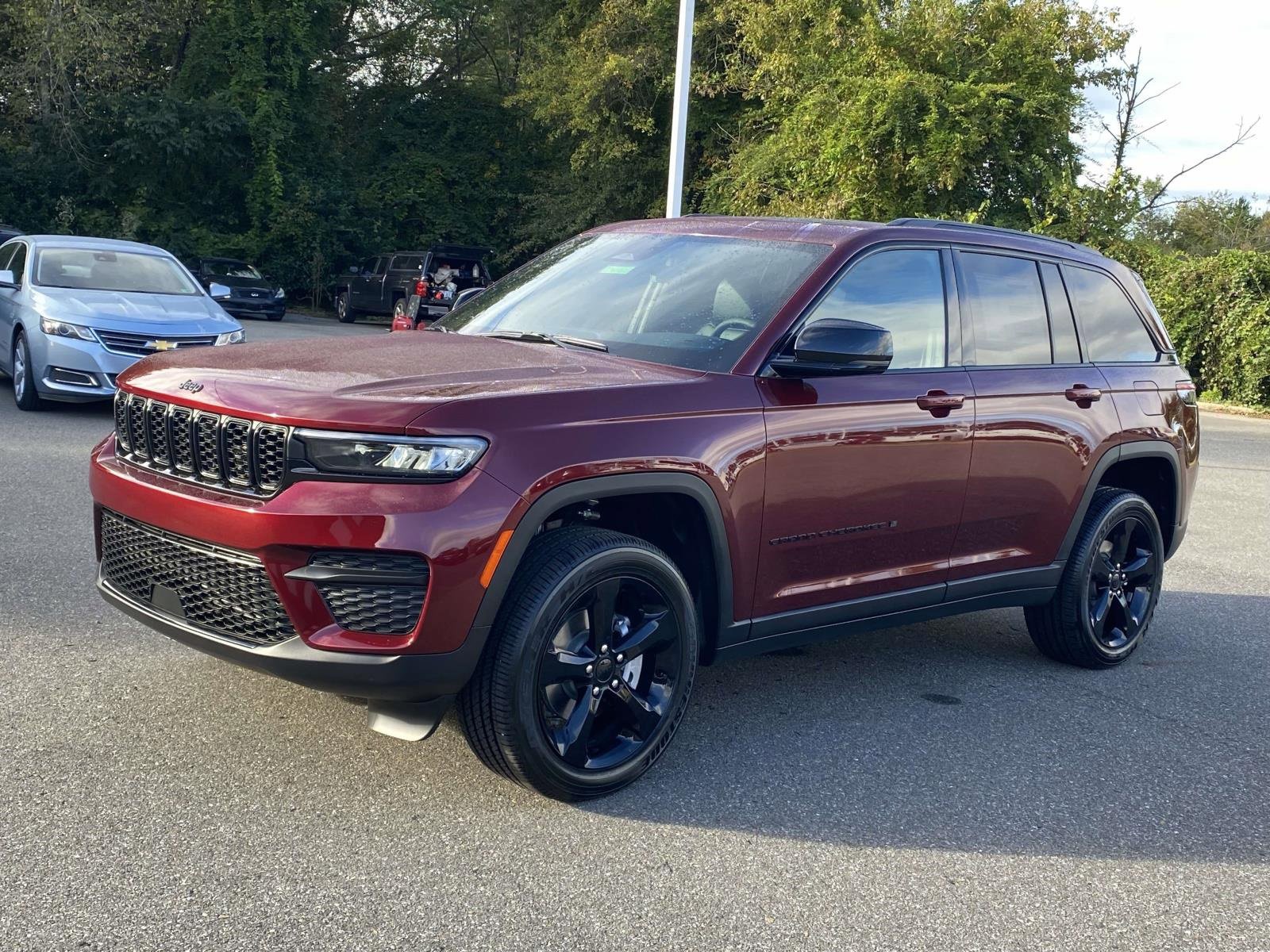 New 2025 Jeep Grand Cherokee Laredo image 3