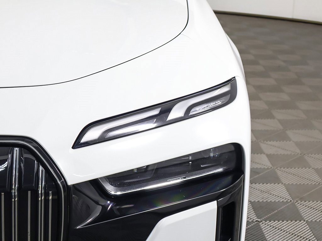 Used 2023 BMW 760i xDrive w/ Parking Assistance Package image 17