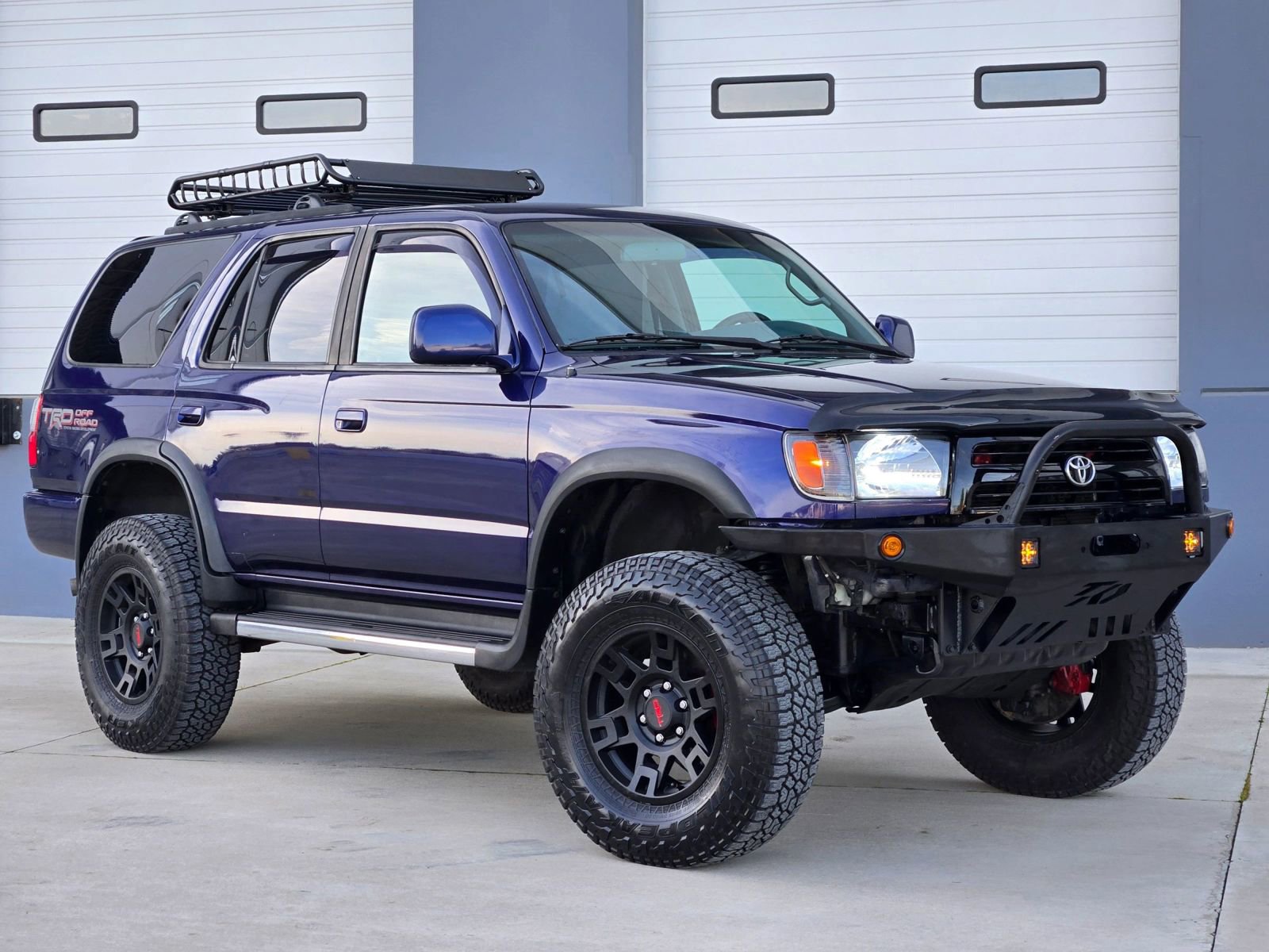 Used 2000 Toyota 4Runner SR5 image 1