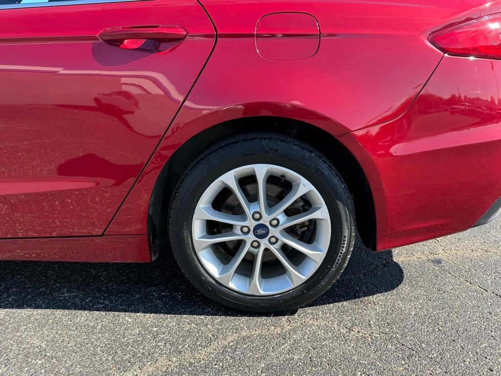 Used 2019 Ford Fusion SE FWD image 26
