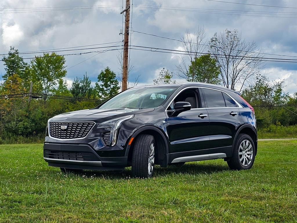 Used 2022 Cadillac XT4 Premium Luxury w/ Enhanced Visibility Package image 8