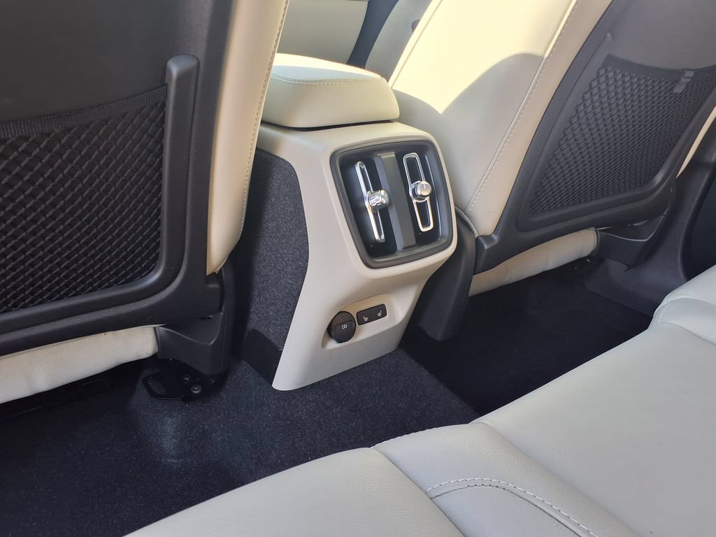 Certified 2023 Volvo XC40 B4 Plus w/ Climate Package FWD image 24