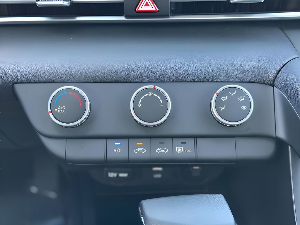 Used 2025 Hyundai Elantra SE w/ Cargo Package image 20