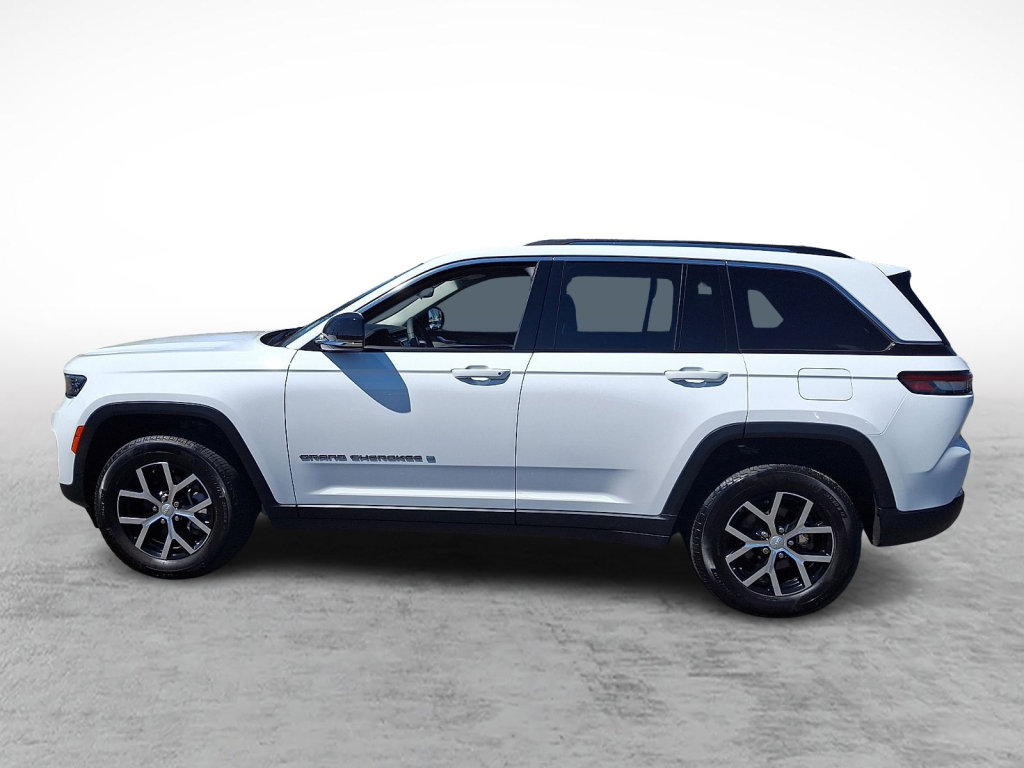 Used 2023 Jeep Grand Cherokee Limited image 2