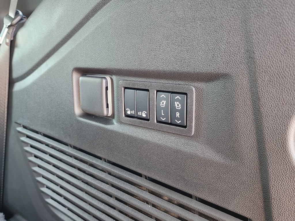 New 2026 GMC Yukon Elevation image 51