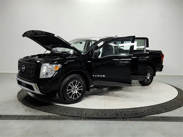 Used 2024 Nissan Titan SV w/ Accessory Utility Package image 11
