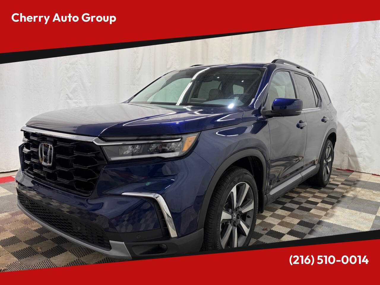 Used 2024 Honda Pilot Touring image 1