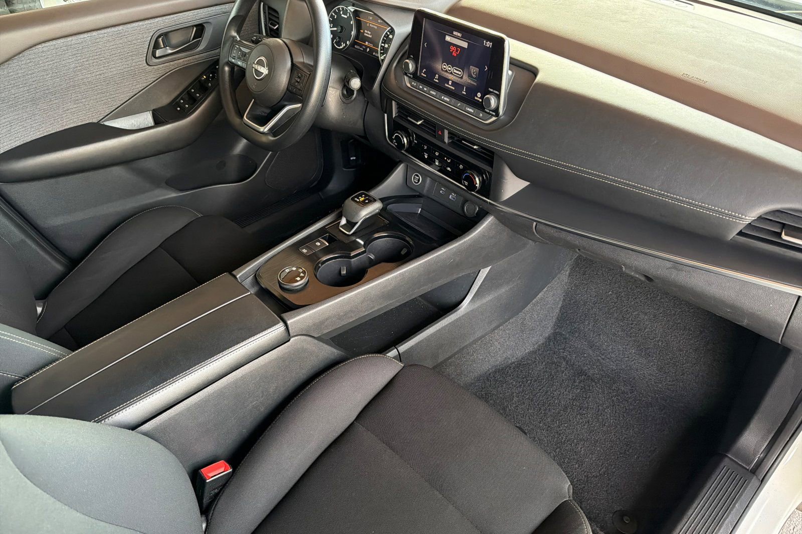 Used 2023 Nissan Rogue S image 16