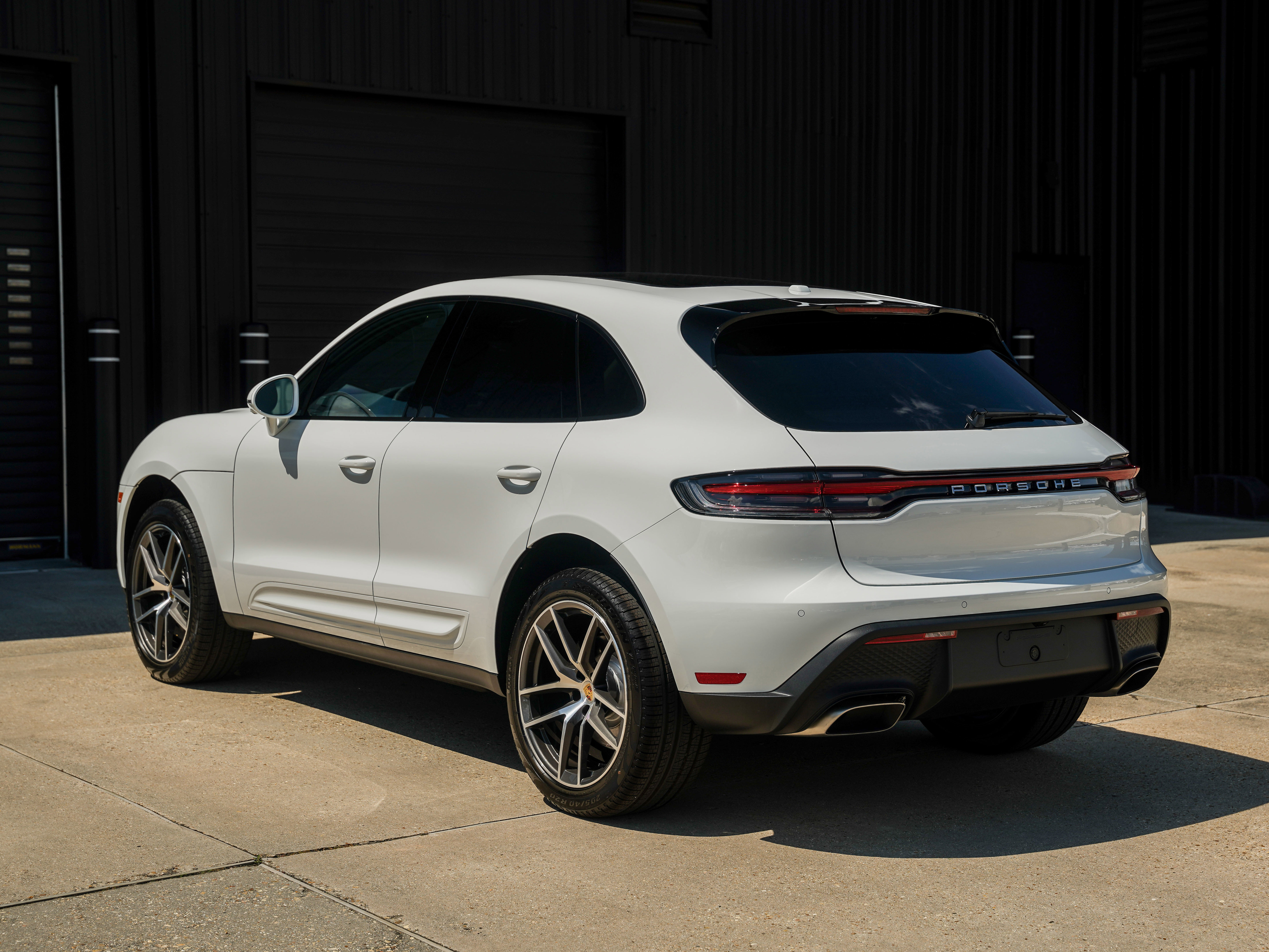 Certified 2025 Porsche Macan image 3