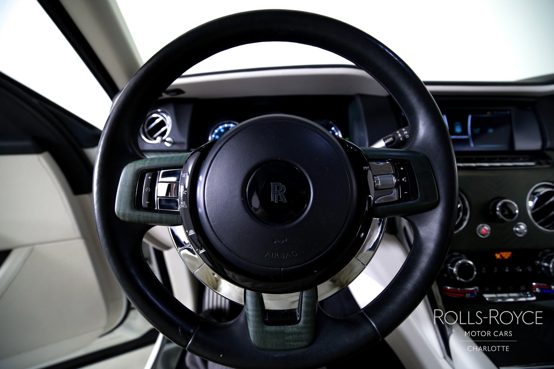 Used 2020 Rolls-Royce Cullinan image 15