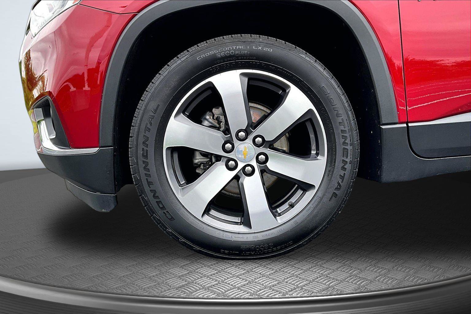 Used 2021 Chevrolet Traverse LT w/ LT Premium Package AWD/4WD image 10