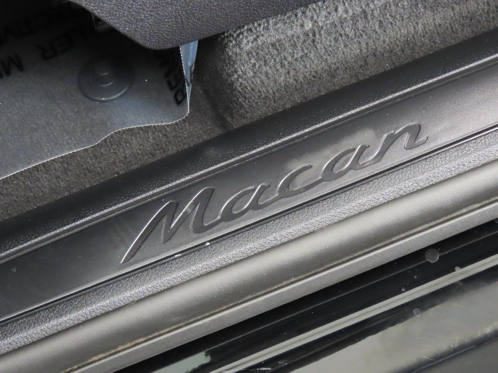 Certified 2026 Porsche Macan AWD/4WD image 43