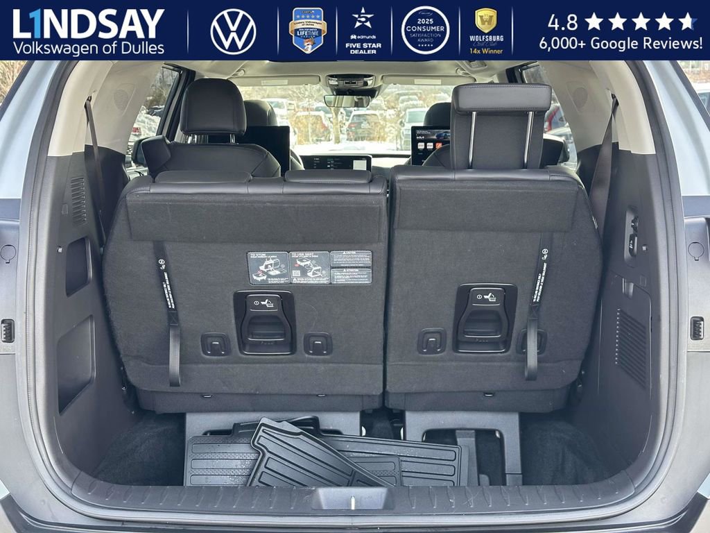 Used 2025 Kia Carnival SX image 16