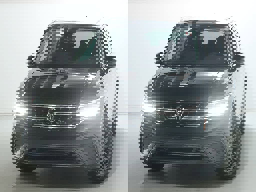 Certified 2022 Volkswagen Tiguan SE w/ Panoramic Sunroof Package image 3