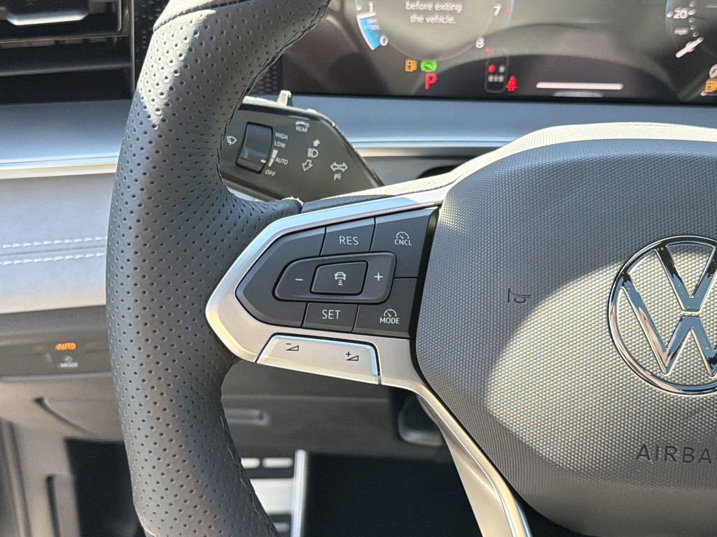 New 2026 Volkswagen Tiguan SE R-Line FWD image 25