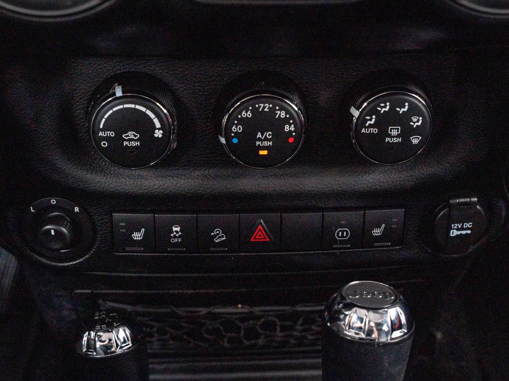 Used 2012 Jeep Wrangler Unlimited Rubicon w/ Dual Top Group AWD/4WD image 34