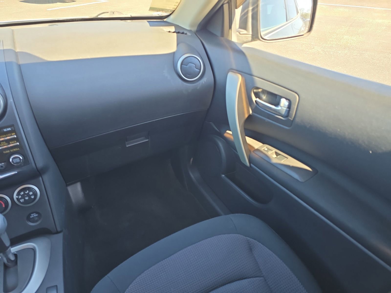 Used 2013 Nissan Rogue SV image 12