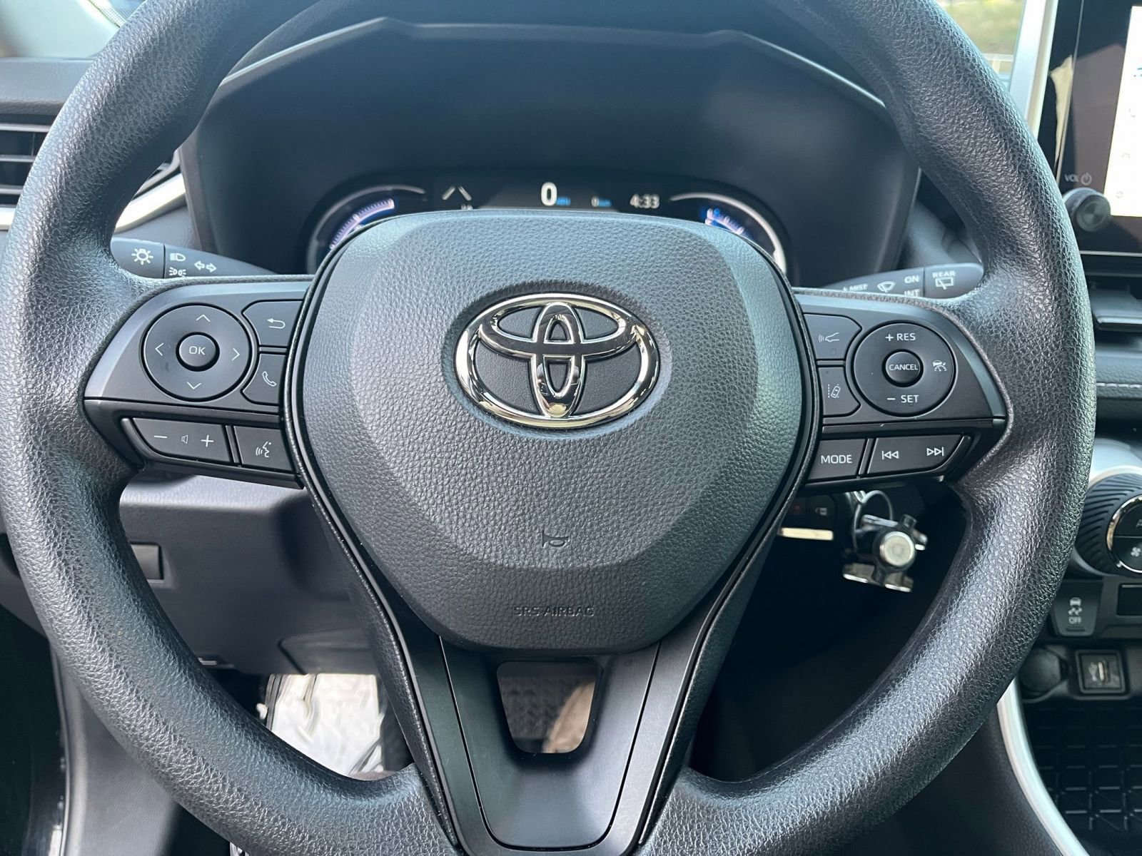 Used 2025 Toyota RAV4 LE image 28