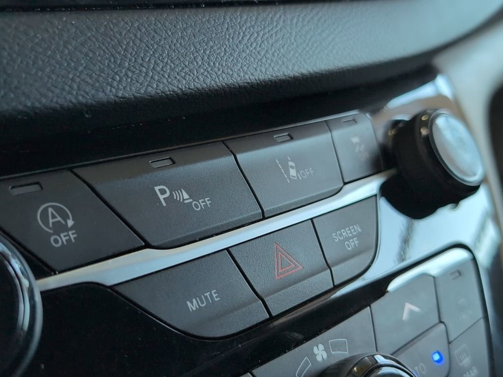 Used 2024 Chrysler Pacifica Touring-L image 38