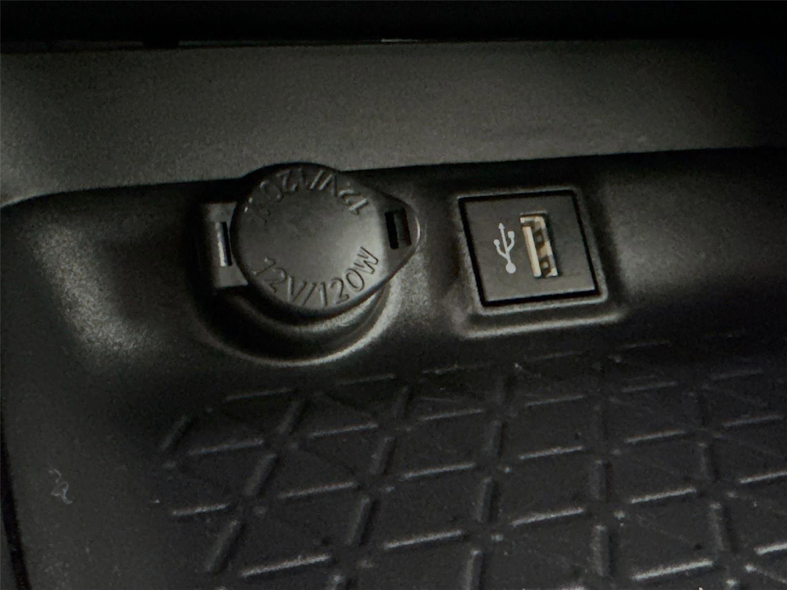 Certified 2025 Toyota RAV4 XLE AWD/4WD image 30