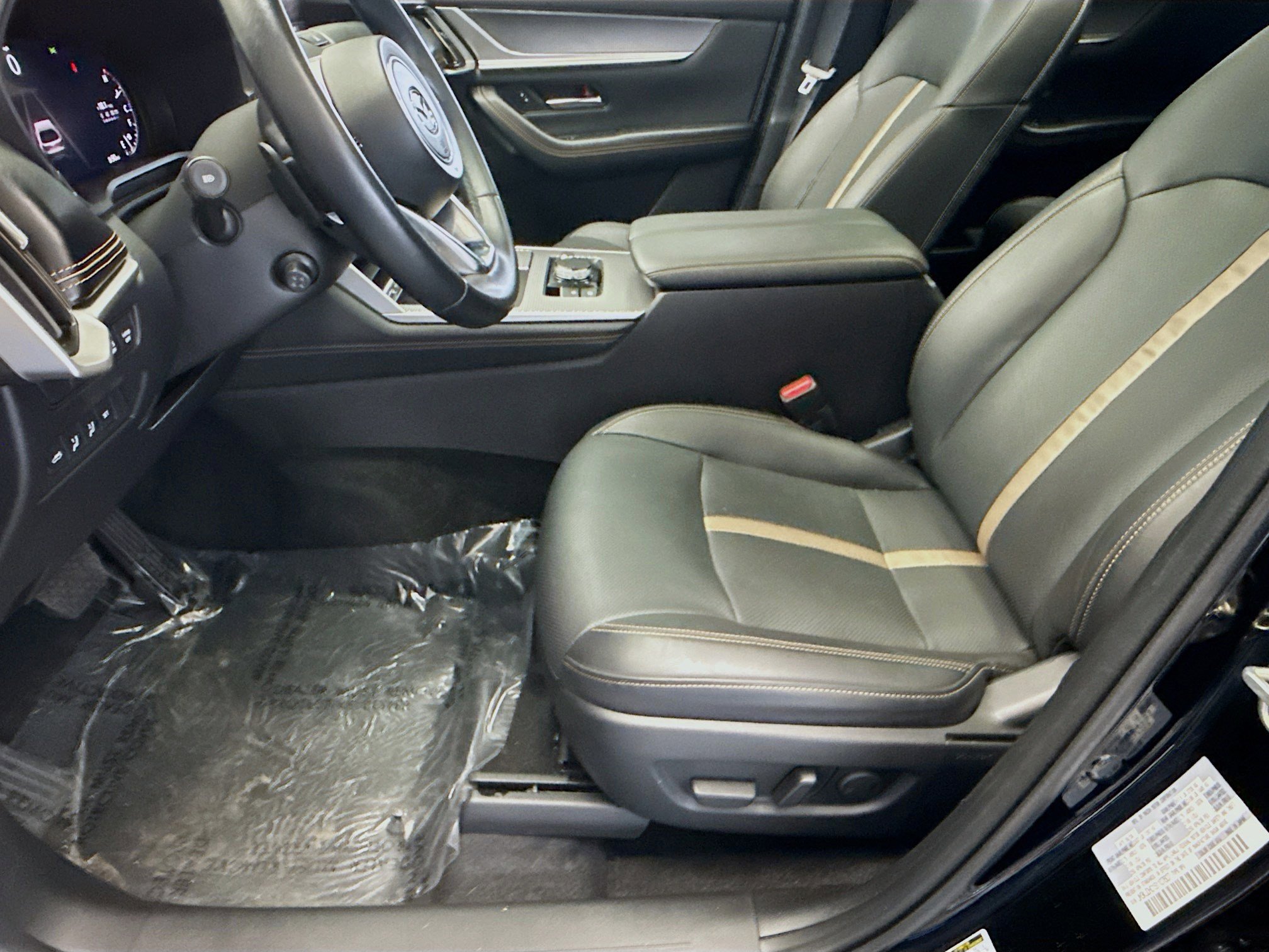 Used 2025 MAZDA CX-70 3.3 Turbo S w/ Premium Package image 16