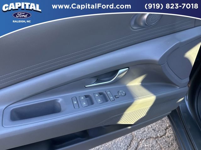 Used 2024 Hyundai Elantra SE image 20