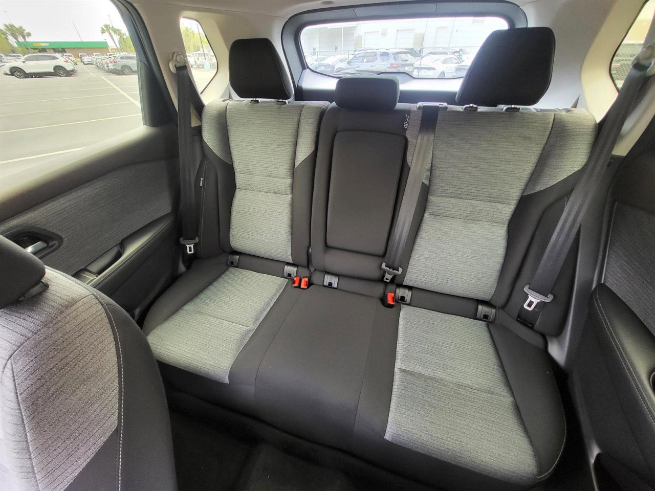 Used 2023 Nissan Rogue SV image 12