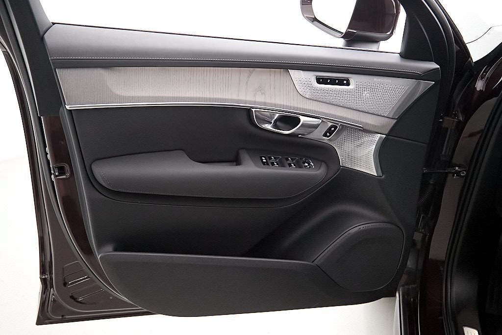 Certified 2025 Volvo XC90 T8 Ultra AWD/4WD image 10
