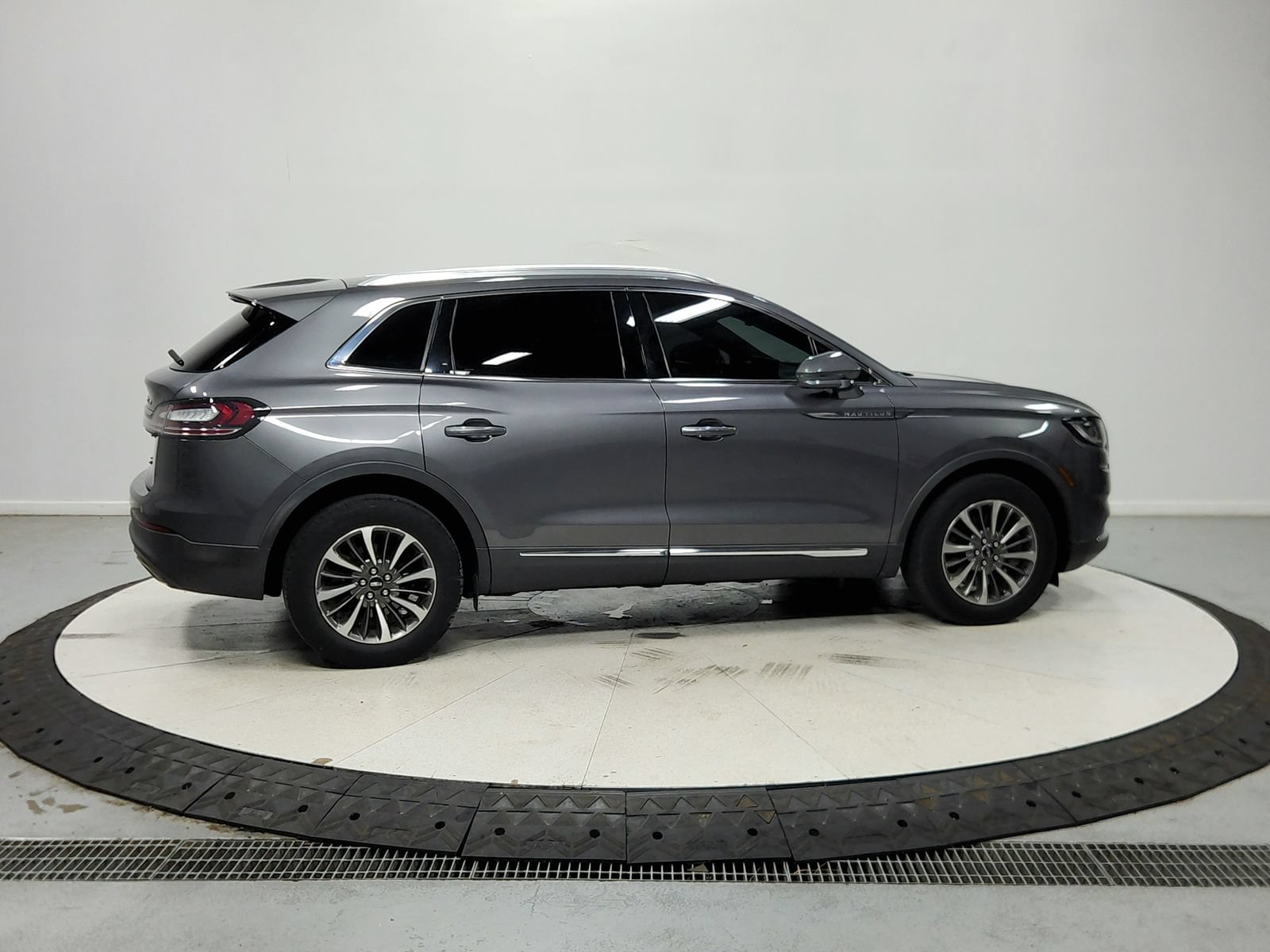 Used 2021 Lincoln Nautilus Reserve FWD image 9