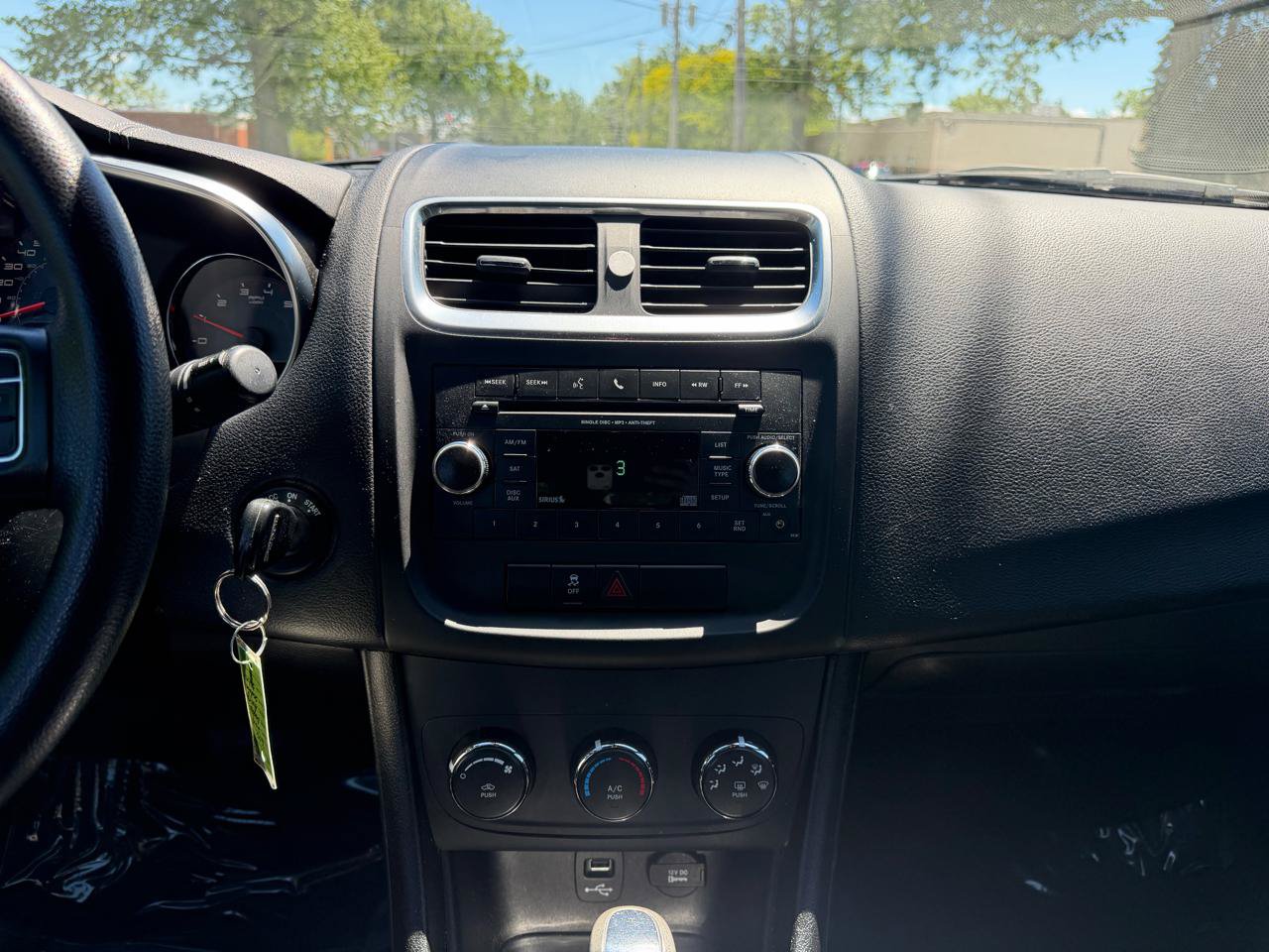 Used 2013 Dodge Avenger SE FWD image 12