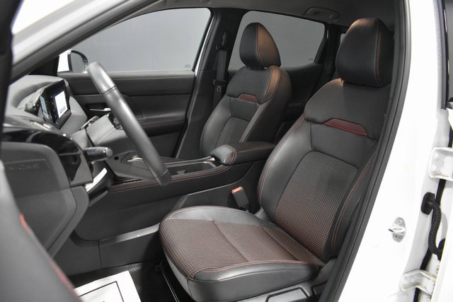 Certified 2025 Nissan Kicks SR image 5