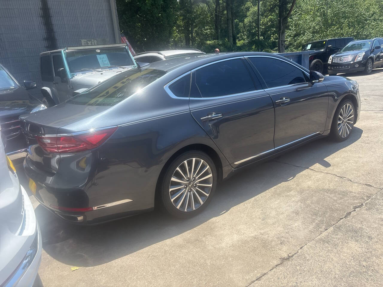 Used 2017 Kia Cadenza Premium w/ Luxury Package FWD image 5